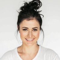 Ana López, Gerente Calidad de ManufacturaPlus